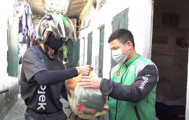 Chàng shipper giúp đỡ hàng ngàn tài xế có hoàn cảnh khó khăn giữa dịch Covid-19