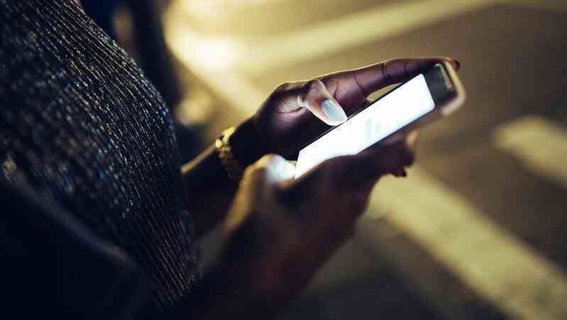 Đối với người nghèo, smartphone là một loại 