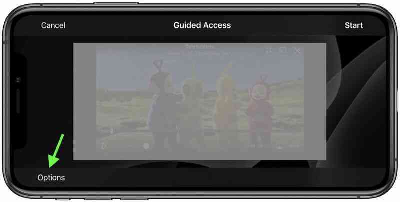 Cách hạn chế trẻ em 'táy máy' iPhone khi xem phim