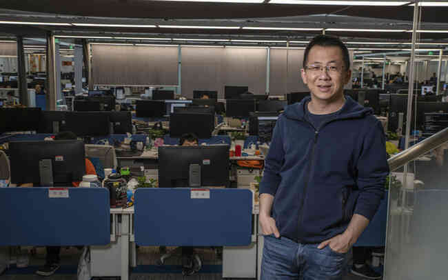 Bỏ việc Microsoft vì chán để khởi nghiệp, người đàn ông 38 tuổi lập nên mạng xã hội có trên 1 tỷ người dùng, vượt mặt từ Mark Zuckerberg đến Jack Ma