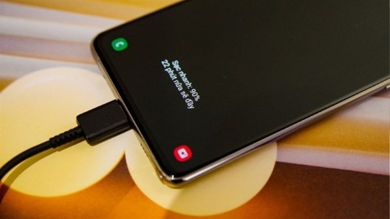 Tại sao điện thoại Samsung không sạc nhanh được?3 cách sửa đơn giản