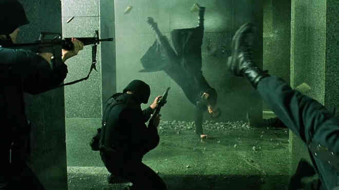 Khâu hậu kỳ The Matrix có gì hay: Muốn phim ảo thì chỉ kỹ xảo máy tính thôi là chưa đủ