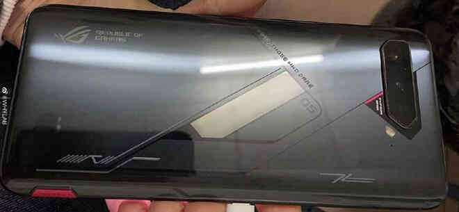 ROG Phone 5 lộ diện với màn hình phụ sau lưng - Ảnh 2. ROG Phone 5 lộ diện với màn hình phụ sau lưng - Ảnh 2.