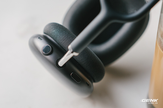 So găng Apple AirPods Max và Sony WH-1000Xm4: Tưởng giống nhau nhưng lại quá khác biệt - Ảnh 15. So găng Apple AirPods Max và Sony WH-1000Xm4: Tưởng giống nhau nhưng lại quá khác biệt - Ảnh 15.