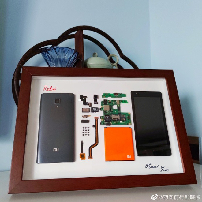 CEO Xiaomi ngưỡng mộ cậu bé 9 tuổi tự tay tháo rời Redmi 1, đóng khung thành tác phẩm nghệ thuật - Ảnh 3. CEO Xiaomi ngưỡng mộ cậu bé 9 tuổi tự tay tháo rời Redmi 1, đóng khung thành tác phẩm nghệ thuật - Ảnh 3.