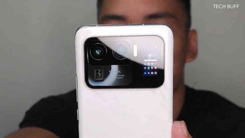 Video trên tay: Xiaomi Mi 11 Ultra với camera zoom 120x và màn hình phụ nhỏ