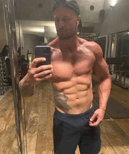 Diễn viên đóng thế của Chris Hemsworth sấp mặt vì chàng Thần Sấm nhà Marvel ngày càng đô con hơn - Ảnh 2. Diễn viên đóng thế của Chris Hemsworth sấp mặt vì chàng Thần Sấm nhà Marvel ngày càng đô con hơn - Ảnh 2.