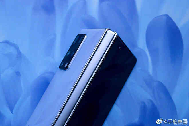 Cận cảnh Huawei Mate X2: Đối thủ xứng tầm của Galaxy Z Fold2 - Ảnh 11. Cận cảnh Huawei Mate X2: Đối thủ xứng tầm của Galaxy Z Fold2 - Ảnh 11.