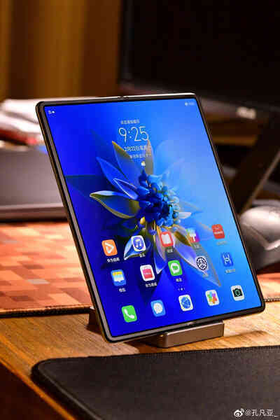 Cận cảnh Huawei Mate X2: Đối thủ xứng tầm của Galaxy Z Fold2 - Ảnh 12. Cận cảnh Huawei Mate X2: Đối thủ xứng tầm của Galaxy Z Fold2 - Ảnh 12.