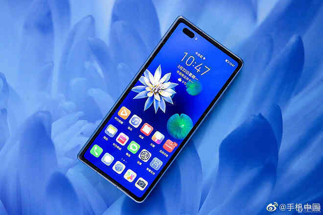 Cận cảnh Huawei Mate X2: Đối thủ xứng tầm của Galaxy Z Fold2 - Ảnh 4. Cận cảnh Huawei Mate X2: Đối thủ xứng tầm của Galaxy Z Fold2 - Ảnh 4.