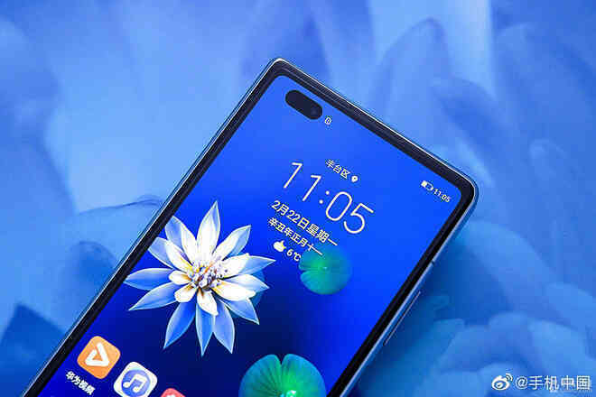 Cận cảnh Huawei Mate X2: Đối thủ xứng tầm của Galaxy Z Fold2 - Ảnh 5. Cận cảnh Huawei Mate X2: Đối thủ xứng tầm của Galaxy Z Fold2 - Ảnh 5.