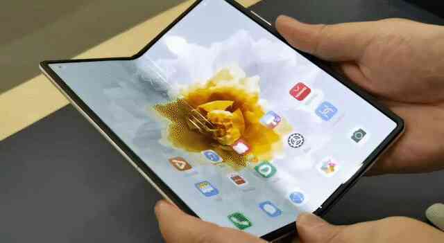 Cận cảnh Huawei Mate X2: Đối thủ xứng tầm của Galaxy Z Fold2 - Ảnh 6. Cận cảnh Huawei Mate X2: Đối thủ xứng tầm của Galaxy Z Fold2 - Ảnh 6.