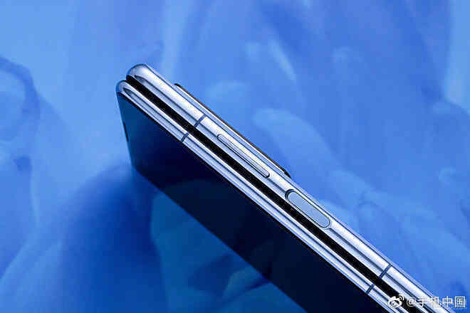 Cận cảnh Huawei Mate X2: Đối thủ xứng tầm của Galaxy Z Fold2 - Ảnh 9. Cận cảnh Huawei Mate X2: Đối thủ xứng tầm của Galaxy Z Fold2 - Ảnh 9.