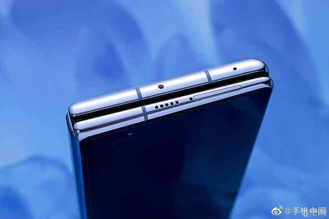 Cận cảnh Huawei Mate X2: Đối thủ xứng tầm của Galaxy Z Fold2 - Ảnh 10. Cận cảnh Huawei Mate X2: Đối thủ xứng tầm của Galaxy Z Fold2 - Ảnh 10.