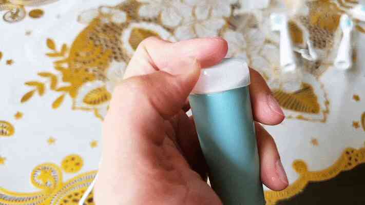 Chỉ 50k là mua được bàn chải điện nội địa Trung, chúng tôi đã thử và đây là kết quả - Ảnh 10. Chỉ 50k là mua được bàn chải điện nội địa Trung, chúng tôi đã thử và đây là kết quả - Ảnh 10.