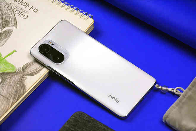 Cận cảnh Redmi K40: Thiết kế giống Mi 11, màn hình 120Hz, bỏ jack tai nghe, tặng kèm củ sạc 33W - Ảnh 3. Cận cảnh Redmi K40: Thiết kế giống Mi 11, màn hình 120Hz, bỏ jack tai nghe, tặng kèm củ sạc 33W - Ảnh 3.