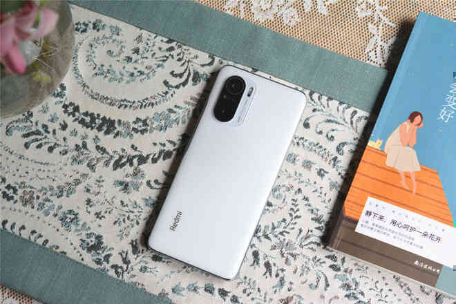 Cận cảnh Redmi K40: Thiết kế giống Mi 11, màn hình 120Hz, bỏ jack tai nghe, tặng kèm củ sạc 33W - Ảnh 4. Cận cảnh Redmi K40: Thiết kế giống Mi 11, màn hình 120Hz, bỏ jack tai nghe, tặng kèm củ sạc 33W - Ảnh 4.