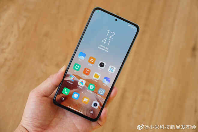 Cận cảnh Redmi K40: Thiết kế giống Mi 11, màn hình 120Hz, bỏ jack tai nghe, tặng kèm củ sạc 33W - Ảnh 8. Cận cảnh Redmi K40: Thiết kế giống Mi 11, màn hình 120Hz, bỏ jack tai nghe, tặng kèm củ sạc 33W - Ảnh 8.