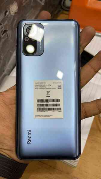 Đây là Redmi Note 10: Thiết kế giống Mi 10T, màn hình AMOLED, Snapdragon 768, ra mắt ngày 4/3 - Ảnh 2. Đây là Redmi Note 10: Thiết kế giống Mi 10T, màn hình AMOLED, Snapdragon 768, ra mắt ngày 4/3 - Ảnh 2.
