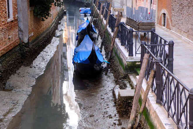 Những con kênh nổi tiếng của Venice đang cạn nước: Hậu quả của biến đổi khí hậu?