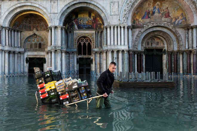 Những con kênh nổi tiếng của Venice đang cạn nước: Hậu quả của biến đổi khí hậu? - Ảnh 2. Những con kênh nổi tiếng của Venice đang cạn nước: Hậu quả của biến đổi khí hậu? - Ảnh 2.