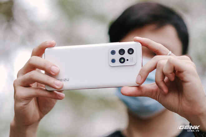 Trên tay Meizu 18 series tại VN: Thiết kế đẹp, màn hình QHD+ 120Hz, Snapdragon 888, giá từ 16.5 triệu đồng - Ảnh 10. Trên tay Meizu 18 series tại VN: Thiết kế đẹp, màn hình QHD+ 120Hz, Snapdragon 888, giá từ 16.5 triệu đồng - Ảnh 10.