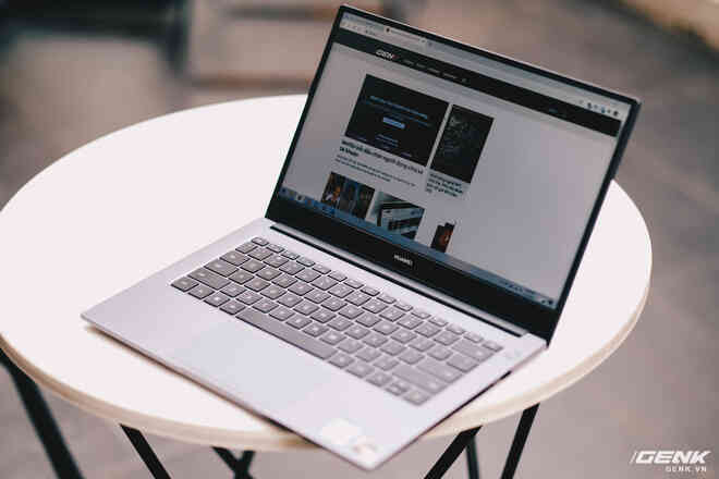 Đánh giá Huawei MateBook D14: Sơn tốt, nhưng cần cải thiện gỗ mới xứng tầm - Ảnh 3.