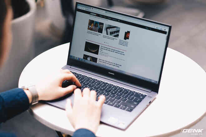 Đánh giá Huawei MateBook D14: Sơn tốt, nhưng cần cải thiện gỗ mới xứng tầm - Ảnh 14. Đánh giá Huawei MateBook D14: Sơn tốt, nhưng cần cải thiện gỗ mới xứng tầm - Ảnh 14.