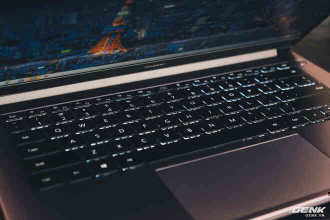Đánh giá Huawei MateBook D14: Sơn tốt, nhưng cần cải thiện gỗ mới xứng tầm - Ảnh 6. Đánh giá Huawei MateBook D14: Sơn tốt, nhưng cần cải thiện gỗ mới xứng tầm - Ảnh 6.