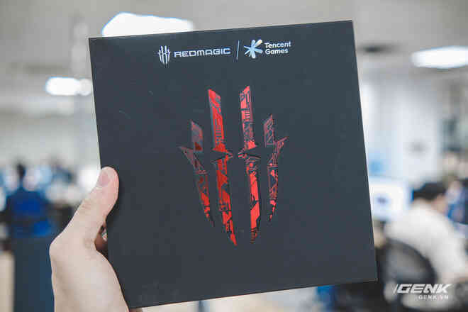 Trên tay Red Magic 6 Pro: Điện thoại gaming Snapdragon 888, màn hình 165Hz, sạc nhanh 120W cực "khủng"