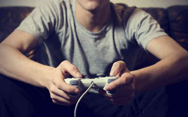 Lối sống hướng nội trỗi dậy ở Trung Quốc: Thà chơi game còn hơn lấy vợ!