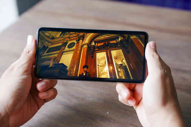Giá hợp lý nhưng có cả kháng nước lẫn công nghệ 5G xịn sò, đây sẽ là mẫu máy quốc dân của giới trẻ - Ảnh 7. Giá hợp lý nhưng có cả kháng nước lẫn công nghệ 5G xịn sò, đây sẽ là mẫu máy quốc dân của giới trẻ - Ảnh 7.