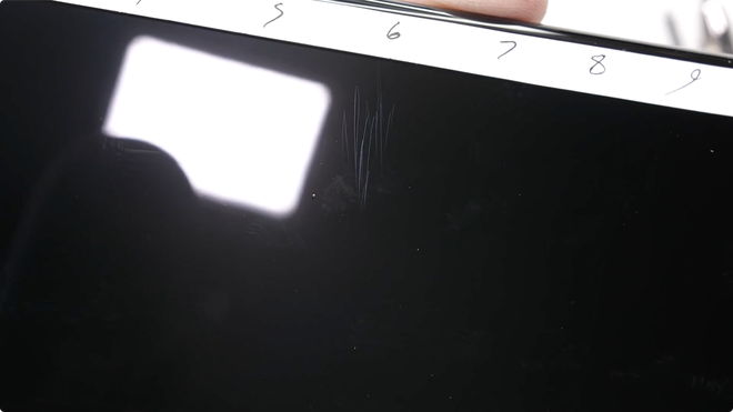 Thử nghiệm độ bền OnePlus 9 Pro: Hoàn thiện cao cấp, khó bị bẻ cong - Ảnh 5. Thử nghiệm độ bền OnePlus 9 Pro: Hoàn thiện cao cấp, khó bị bẻ cong - Ảnh 5.
