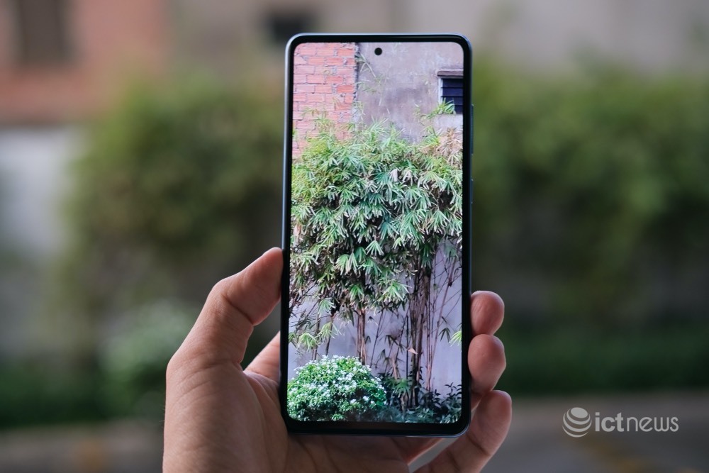 Cận cảnh Galaxy A72: Thêm khả năng chống nước, camera 64MP