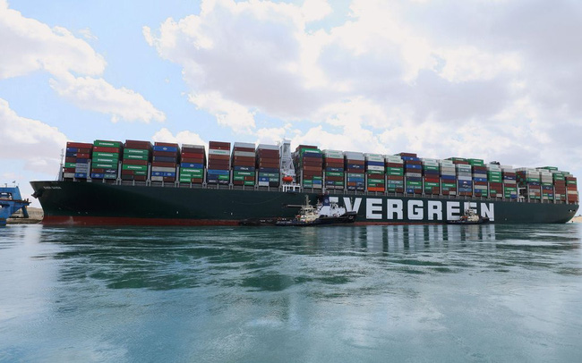 Cuộc khủng hoảng trên Kênh đào Suez: Một ngọn gió đã khiến hàng trăm tàu thuyền đứng im, gây thiệt hại cả chục tỷ đô cho thương mại toàn cầu như thế nào? - Ảnh 2. Cuộc khủng hoảng trên Kênh đào Suez: Một ngọn gió đã khiến hàng trăm tàu thuyền đứng im, gây thiệt hại cả chục tỷ đô cho thương mại toàn cầu như thế nào? - Ảnh 2.