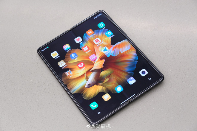 Cận cảnh Xiaomi Mi MIX Fold: Thiết kế gập giống Galaxy Z Fold2, giá chỉ từ 35 triệu thì có gì khác biệt?