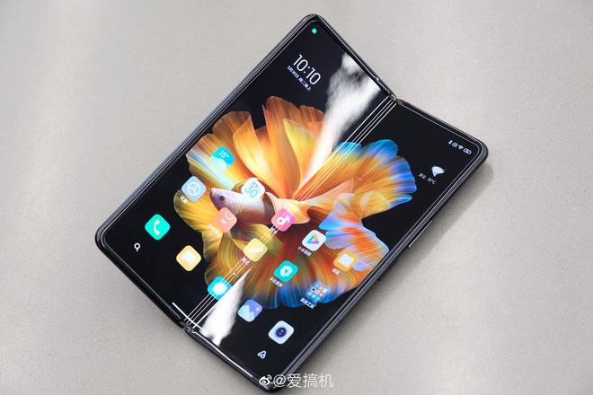 Cận cảnh Xiaomi Mi MIX Fold: Thiết kế gập giống Galaxy Z Fold2, giá chỉ từ 35 triệu thì có gì khác biệt? - Ảnh 3. Cận cảnh Xiaomi Mi MIX Fold: Thiết kế gập giống Galaxy Z Fold2, giá chỉ từ 35 triệu thì có gì khác biệt? - Ảnh 3.
