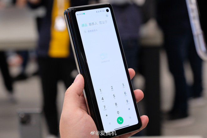 Cận cảnh Xiaomi Mi MIX Fold: Thiết kế gập giống Galaxy Z Fold2, giá chỉ từ 35 triệu thì có gì khác biệt? - Ảnh 7. Cận cảnh Xiaomi Mi MIX Fold: Thiết kế gập giống Galaxy Z Fold2, giá chỉ từ 35 triệu thì có gì khác biệt? - Ảnh 7.