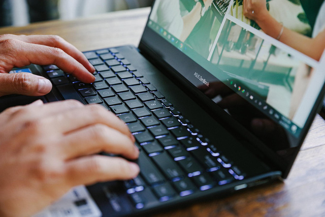 Đánh giá ZenBook Flip 13 UX363: Laptop đa dụng cho vân văn phòng, linh hoạt, pin trâu, màn hình OLED là điểm sáng - Ảnh 4. Đánh giá ZenBook Flip 13 UX363: Laptop đa dụng cho vân văn phòng, linh hoạt, pin trâu, màn hình OLED là điểm sáng - Ảnh 4.