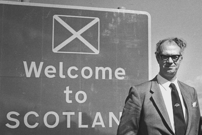 Xiaomi chi tiền tỷ làm logo đã là gì, chiến dịch đổi slogan du lịch thành Welcome to Scotland từng tiêu tốn tới 7,3 tỷ VNĐ cơ! - Ảnh 3. Xiaomi chi tiền tỷ làm logo đã là gì, chiến dịch đổi slogan du lịch thành Welcome to Scotland từng tiêu tốn tới 7,3 tỷ VNĐ cơ! - Ảnh 3.