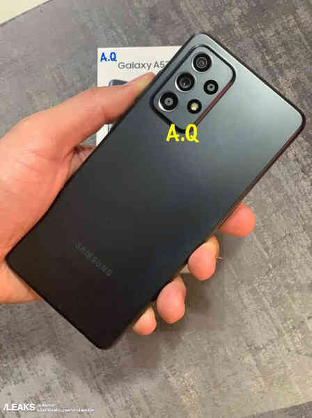 Galaxy A52 lộ ảnh thực tế: Mặt lưng nhám, camera lồi, phụ kiện đầy đủ - Ảnh 5. Galaxy A52 lộ ảnh thực tế: Mặt lưng nhám, camera lồi, phụ kiện đầy đủ - Ảnh 5.