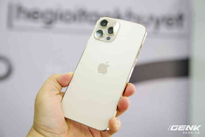 Những smartphone đáng mua nhất để dành tặng phái nữ nhân dịp 8/3 - Ảnh 10. Những smartphone đáng mua nhất để dành tặng phái nữ nhân dịp 8/3 - Ảnh 10.