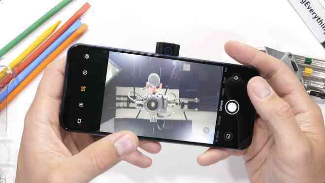 Test độ bền Lenovo Legion Phone Duel 2 và cái kết: Trông thì hầm hố đấy nhưng bẻ nhẹ là gãy! - Ảnh 11. Test độ bền Lenovo Legion Phone Duel 2 và cái kết: Trông thì hầm hố đấy nhưng bẻ nhẹ là gãy! - Ảnh 11.