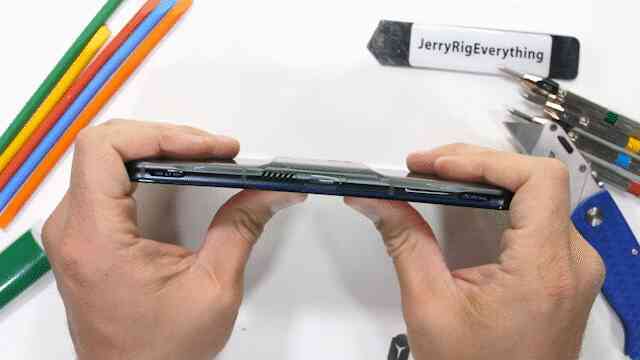 Test độ bền Lenovo Legion Phone Duel 2 và cái kết: Trông thì hầm hố đấy nhưng bẻ nhẹ là gãy! - Ảnh 14. Test độ bền Lenovo Legion Phone Duel 2 và cái kết: Trông thì hầm hố đấy nhưng bẻ nhẹ là gãy! - Ảnh 14.