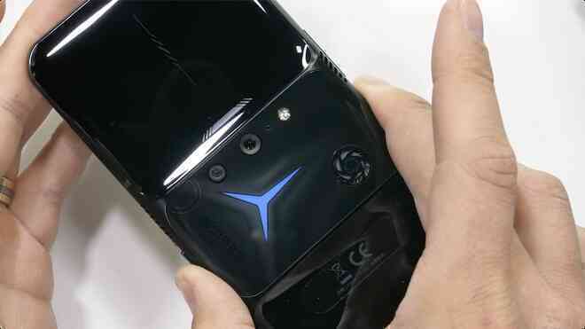 Test độ bền Lenovo Legion Phone Duel 2 và cái kết: Trông thì hầm hố đấy nhưng bẻ nhẹ là gãy! - Ảnh 7. Test độ bền Lenovo Legion Phone Duel 2 và cái kết: Trông thì hầm hố đấy nhưng bẻ nhẹ là gãy! - Ảnh 7.