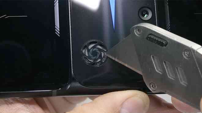 Test độ bền Lenovo Legion Phone Duel 2 và cái kết: Trông thì hầm hố đấy nhưng bẻ nhẹ là gãy! - Ảnh 8. Test độ bền Lenovo Legion Phone Duel 2 và cái kết: Trông thì hầm hố đấy nhưng bẻ nhẹ là gãy! - Ảnh 8.