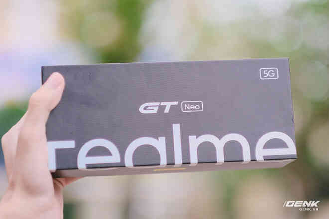 Trên tay Realme GT Neo: Màn hình AMOLED 120Hz, chip Dimensity 1200, sạc nhanh 50W, giá chưa đến 7 triệu đồng