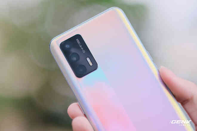 Trên tay Realme GT Neo: Màn hình AMOLED 120Hz, chip Dimensity 1200, sạc nhanh 50W, giá chưa đến 7 triệu đồng - Ảnh 5. Trên tay Realme GT Neo: Màn hình AMOLED 120Hz, chip Dimensity 1200, sạc nhanh 50W, giá chưa đến 7 triệu đồng - Ảnh 5.