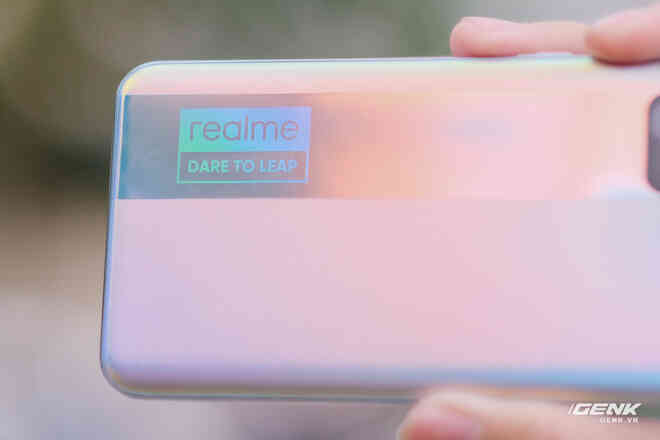 Trên tay Realme GT Neo: Màn hình AMOLED 120Hz, chip Dimensity 1200, sạc nhanh 50W, giá chưa đến 7 triệu đồng - Ảnh 6. Trên tay Realme GT Neo: Màn hình AMOLED 120Hz, chip Dimensity 1200, sạc nhanh 50W, giá chưa đến 7 triệu đồng - Ảnh 6.
