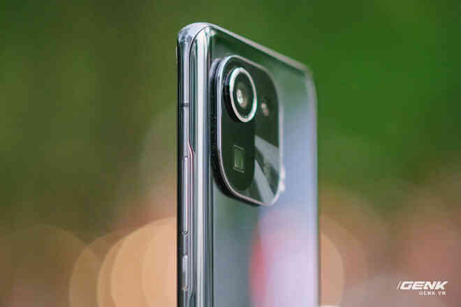 Trên tay Xiaomi Mi 11 Pro và Mi 11 Ultra: Nâng cấp chính về camera và sạc nhanh, bản Ultra có 2 màn hình cực chất, giá từ 20 triệu đồng - Ảnh 5. Trên tay Xiaomi Mi 11 Pro và Mi 11 Ultra: Nâng cấp chính về camera và sạc nhanh, bản Ultra có 2 màn hình cực chất, giá từ 20 triệu đồng - Ảnh 5.